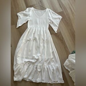 FREE ITEM WITH ANY PURCHASE!! Elegant White Maxi Dress